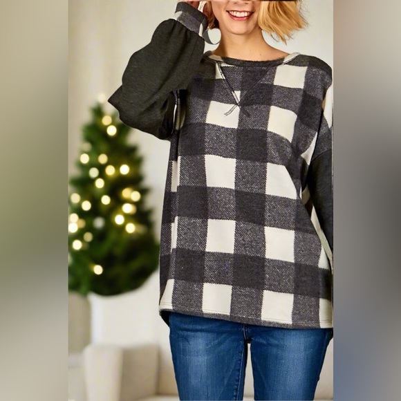 MomMe And More Tops - Small NEW Womens Black White Plaid Christmas Top Long Sleeve Sweater